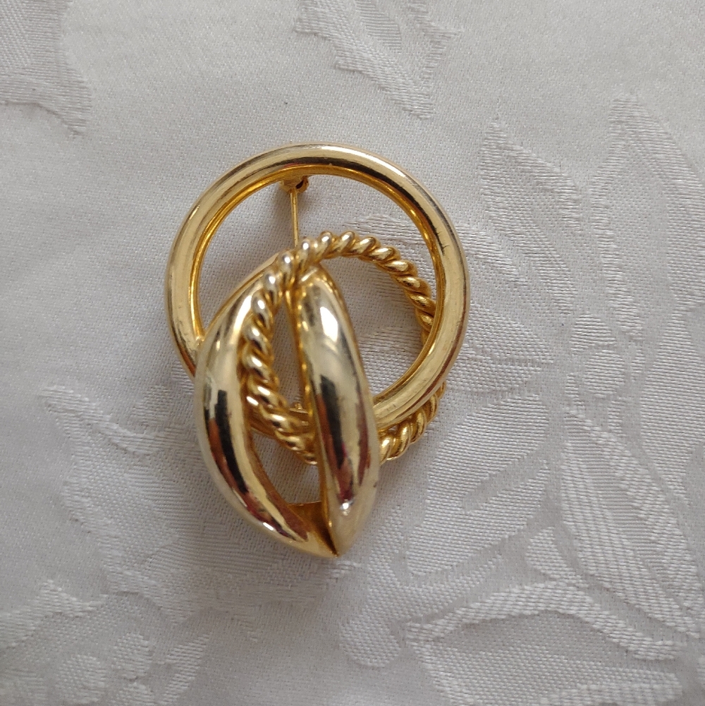 Twisted Abstract Elegant Gold-Tone High Shine Finish Costume Statement Brooch